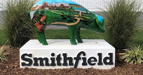 smithfield foods sending hogs to china